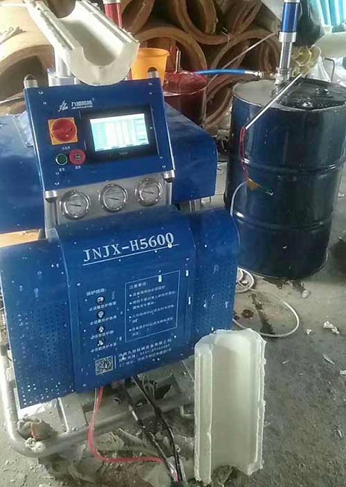 聚氨酯瓦殼設(shè)備(圖1) JNJX-H5600(D)-PLC編程自動化功能聚氨酯噴涂機